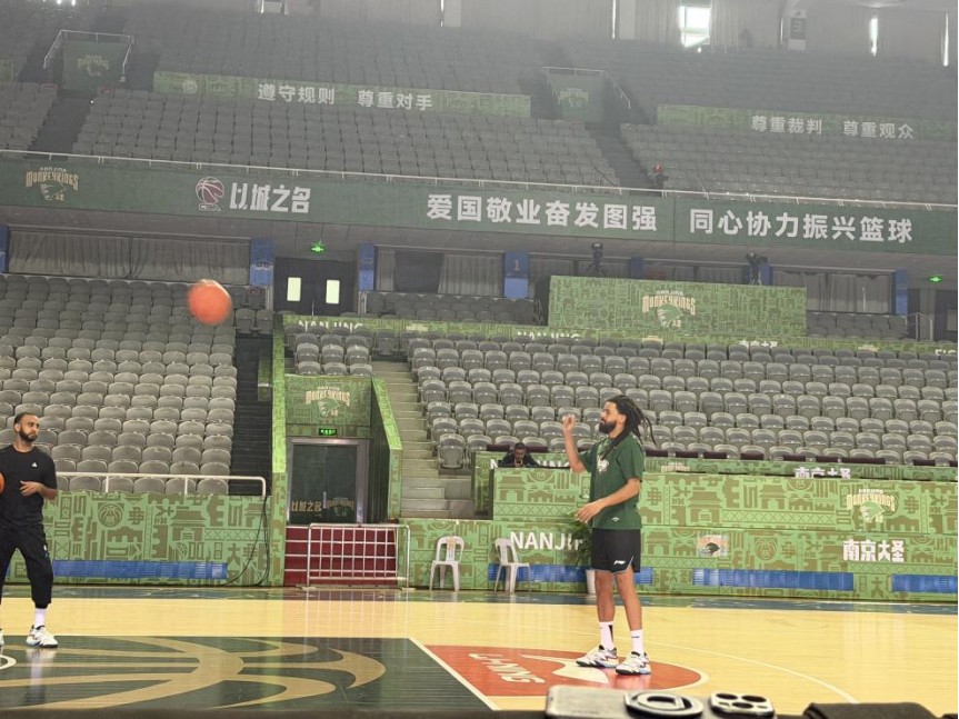 南京同曦总经理：正加急为J.Cole办手续，4日晚他将以球员身份亮相